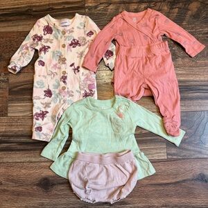 Bundle of 3 girls outfits size 3 months